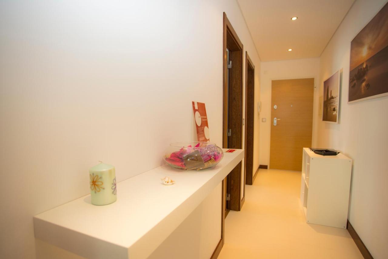 Apartment Surf And Stones